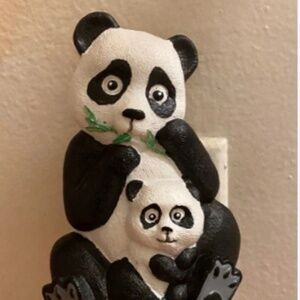 Panda Mom & baby panda beautiful Polyresin wall plug-in night light! home decor'